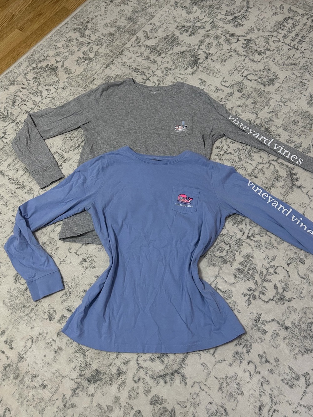 Bundle of 2 Vineyard Vines Tees — Winter Theme